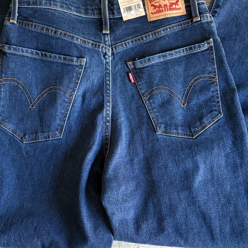 Levi's Women's Blue Flare & Wide Leg Jeans - Picture 13 of 15
